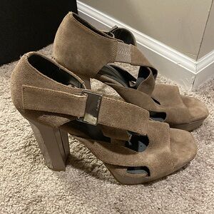 Calvin Klein Taupe/Chrome Heels. Sz. 11